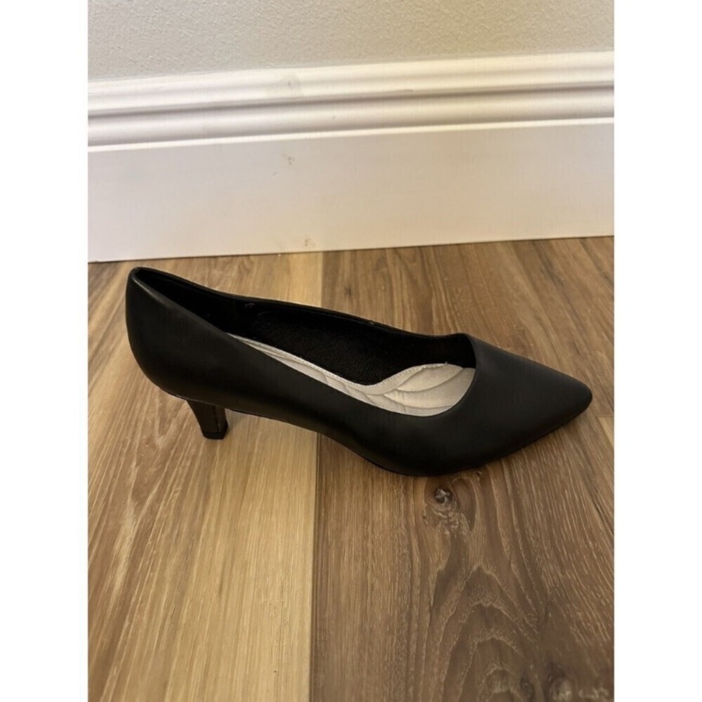 Black Pumps - Picture 6 of 10